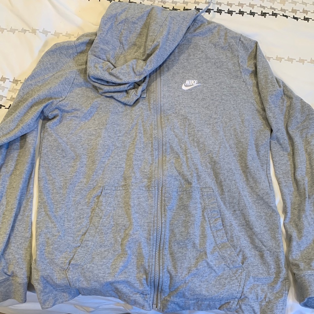 Lightweight zip up